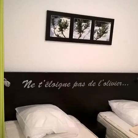 Jouarres-homps-résidence 3 étoiles *
